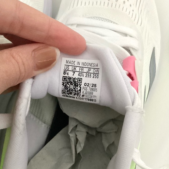 \Adidas\ NEW Women’s Questar 3 Sneakers - Picture 12 of 13